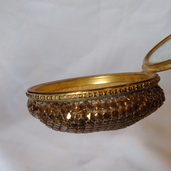 Art Nouveau Design Mesh Powder Compact - Picture 4 of 5